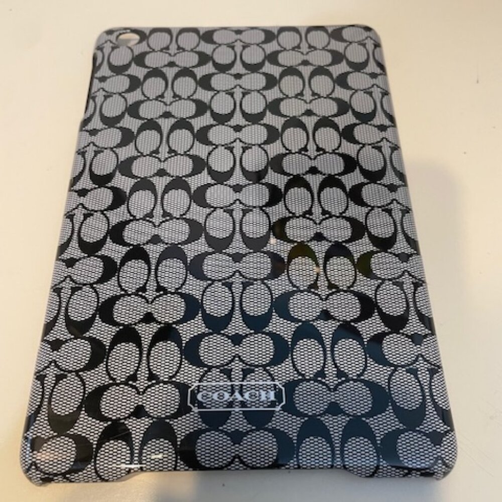 AUTHENTIC COACH SIGNATURE “C” MOLDED IPAD MINI HARDSHELL CASE Black/White Used